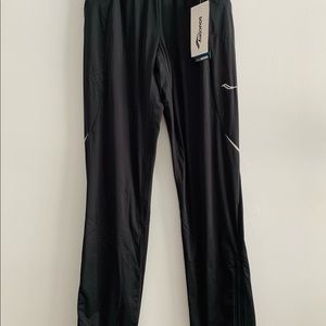 New Saucony Active Wear Pants Vitarun Pant Run Shield Black Women's Size XS Flex